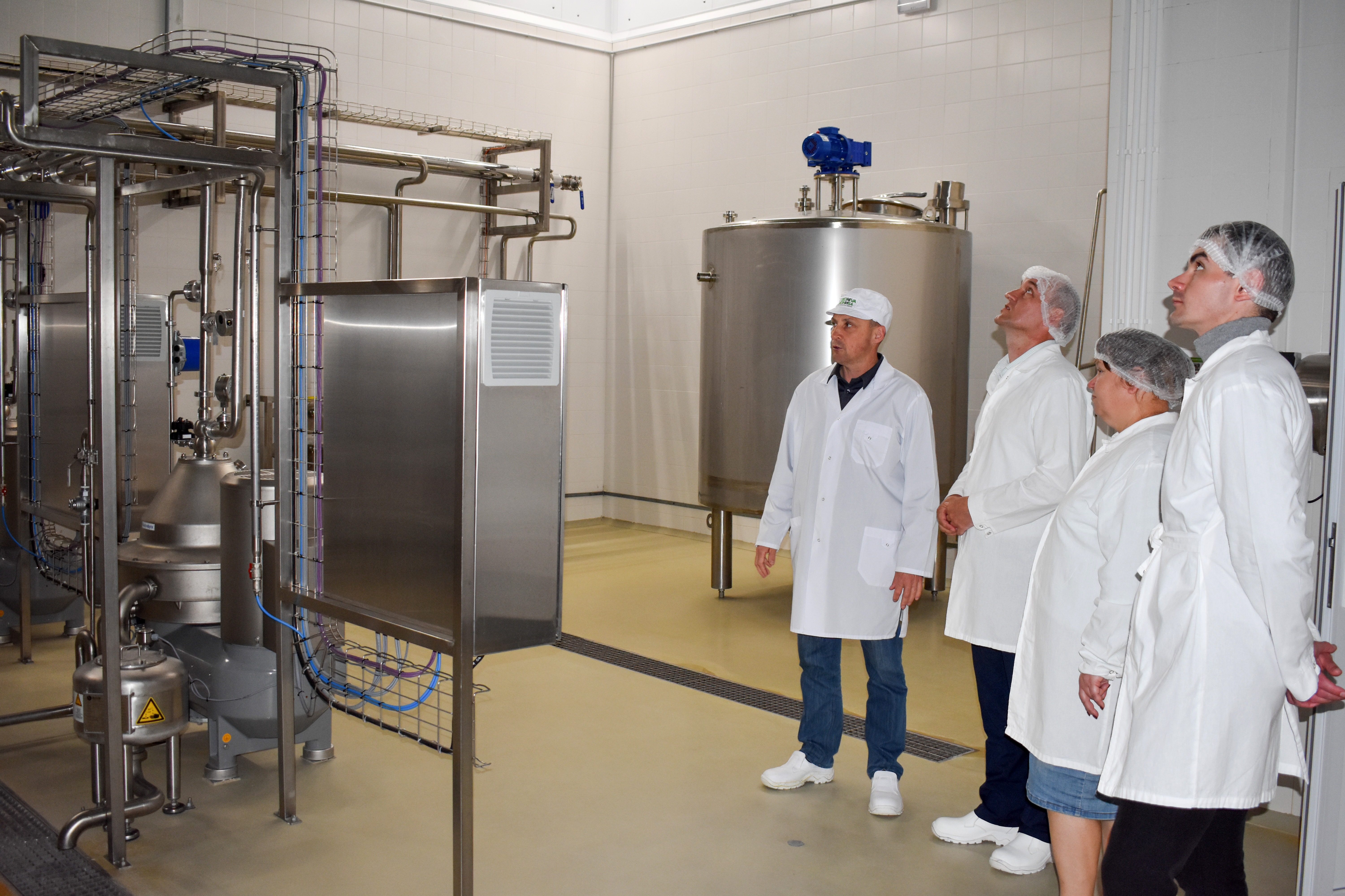 Руководители Лискинского аграрно-технологического техникума посетили молочный и сырный заводы компании «ЭкоНива» в с. Щучье