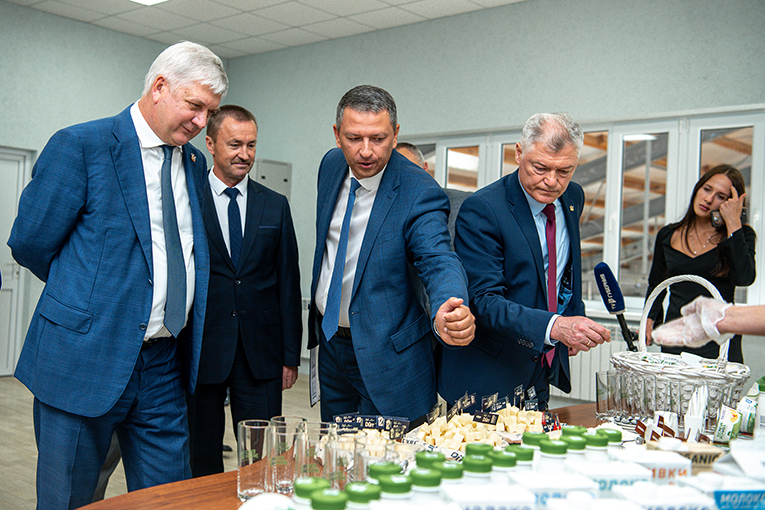 Voronezh Oblast Governor visits EkoNiva's dairy 