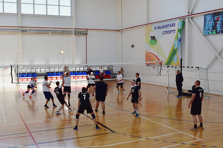 В Боброве прошел корпоративный турнир «ЭкоНивы» по волейболу 
