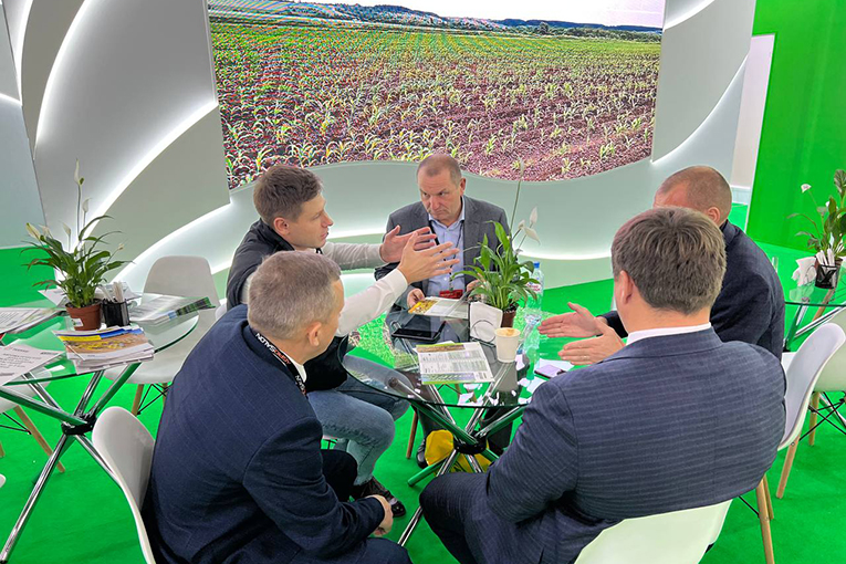 EkoNiva signs a number of contracts at Agrosalon 2022