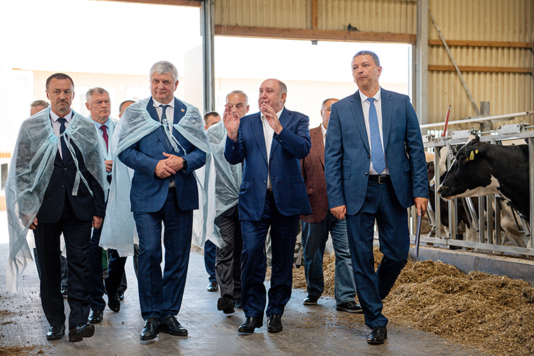 Губернатор Воронежской области посетил молочный комплекс «ЭкоНивы» 